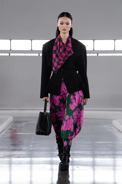 Look 17
